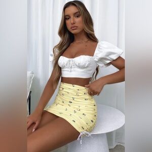 NWT White Fox Boutique Floral Yellow Ruched Mini Skirt - Large